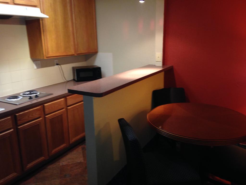 North Villa Inn Spring Room photo